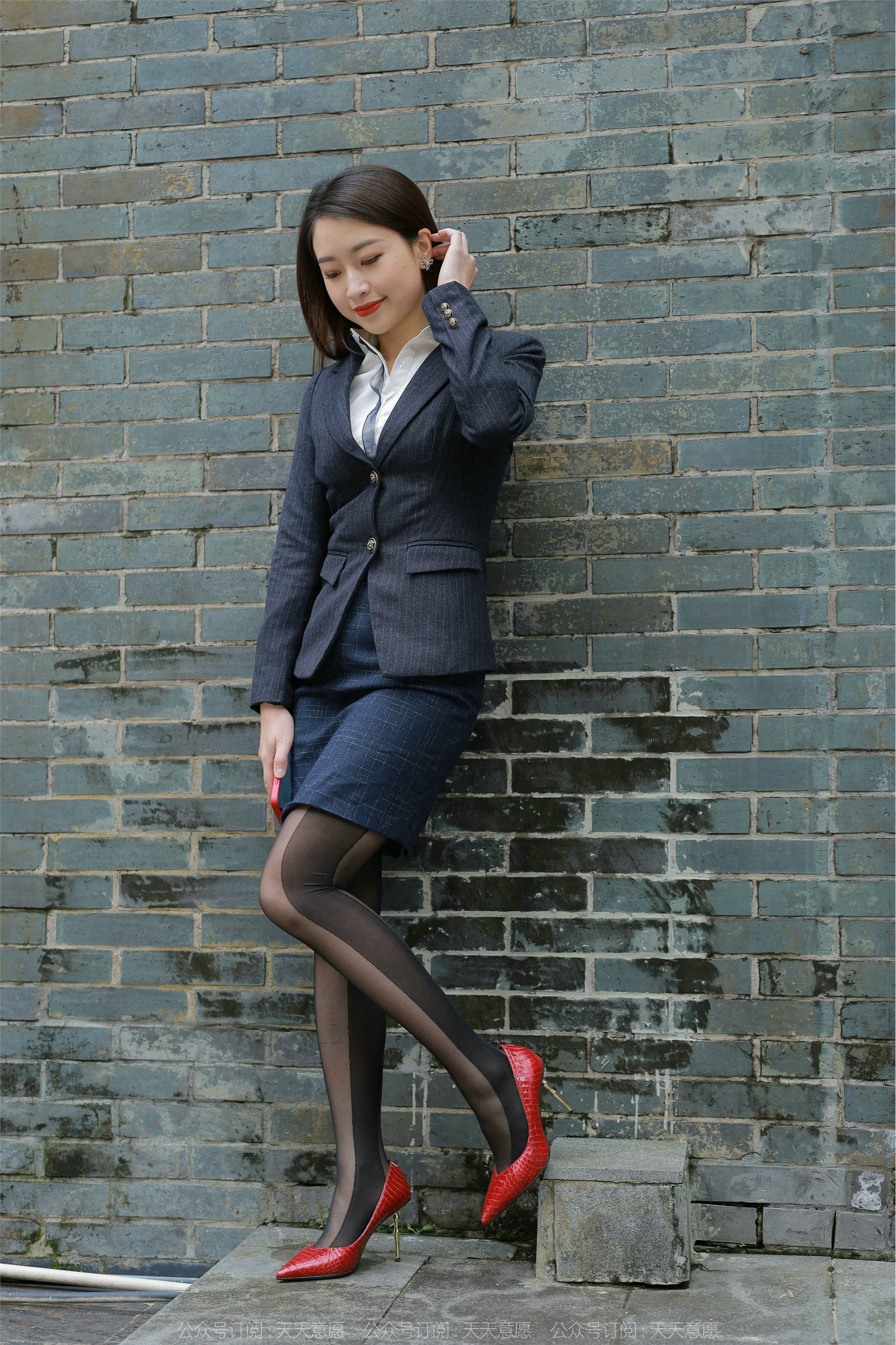 IESS异思趣向  2022.04.25 丝享家 1070：小婕《红鞋职业装》